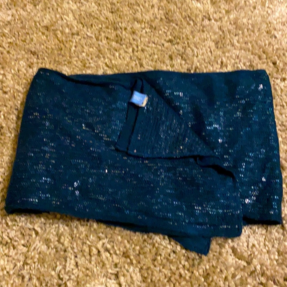 Beautiful Vera Wang Simply Vera Scarf